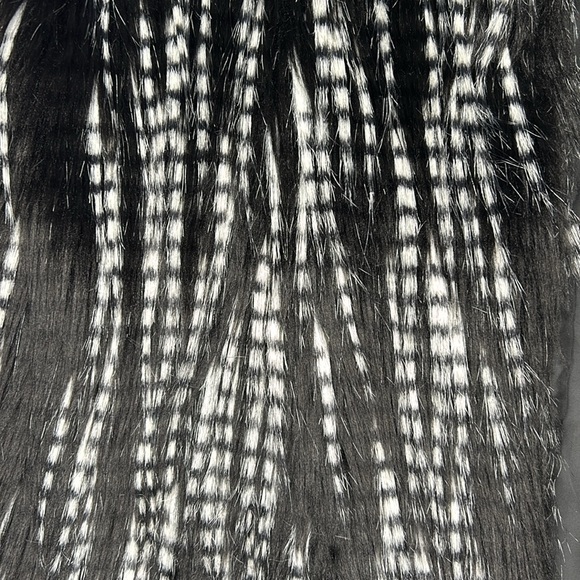 Faux Fur black and white vest. Size small - Picture 3 of 6